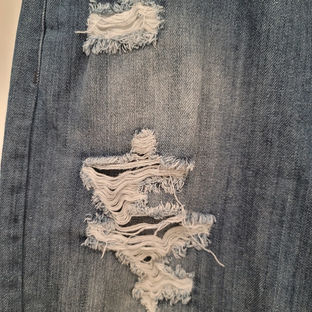 Clothing - Picture 4 of 4